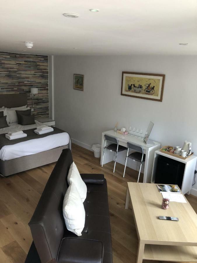 Hamilton Arms Suites Midhurst Eksteriør billede